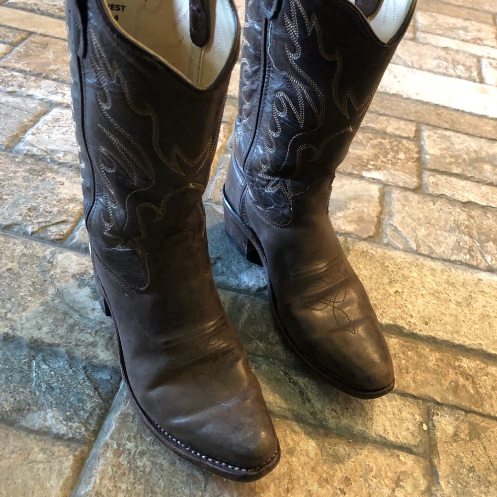 Girls leather cowboy boots. Size 2